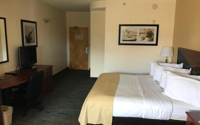 Gateway Hotel & Suites, Ascend Hotel Collection