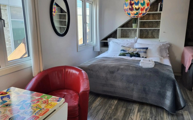 Cozee Central Apartments