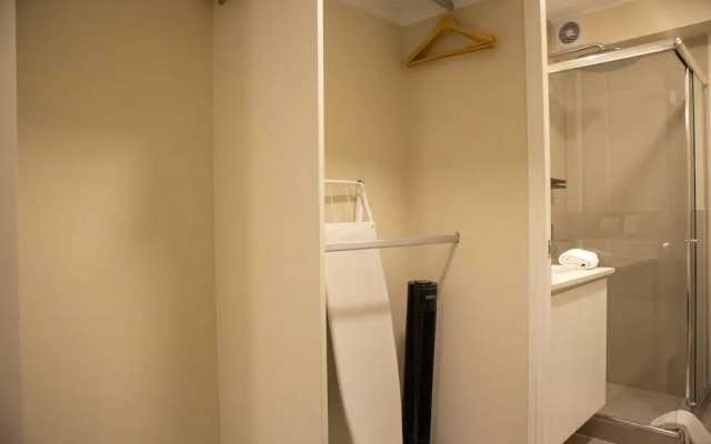 w Striking 1BR w Perfect Balcony Near Kennedy Park