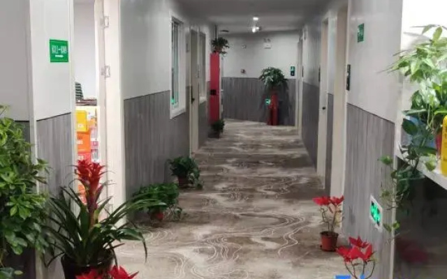 Yunzhu Business Hotel (Binhu Zhuyuan Subway Station)