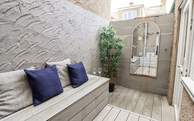 Driftwood Terrace