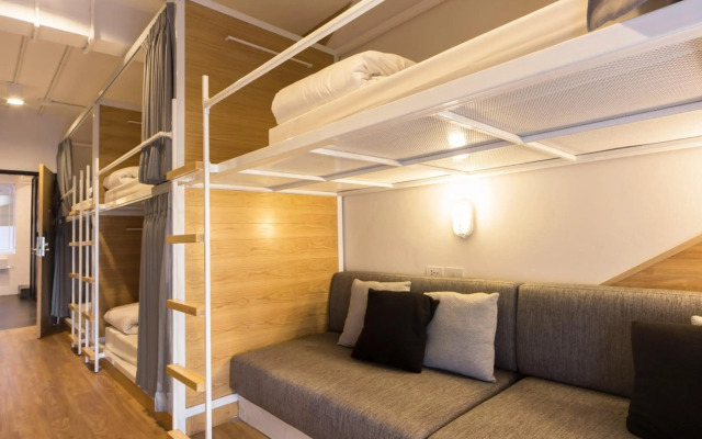Bed One Block Hostel