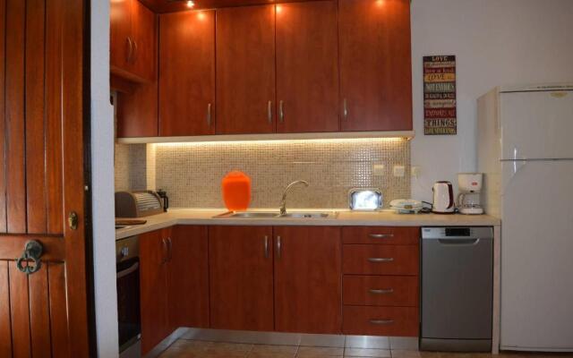 Mikiverna Houses & Apartments