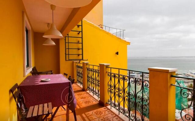 Flat with Terrace And River View - Se4
