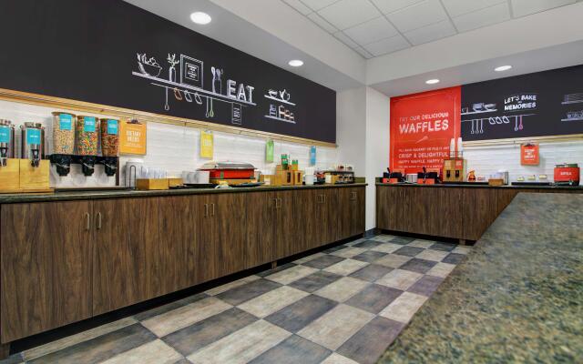 Hampton Inn & Suites Syracuse Dewitt