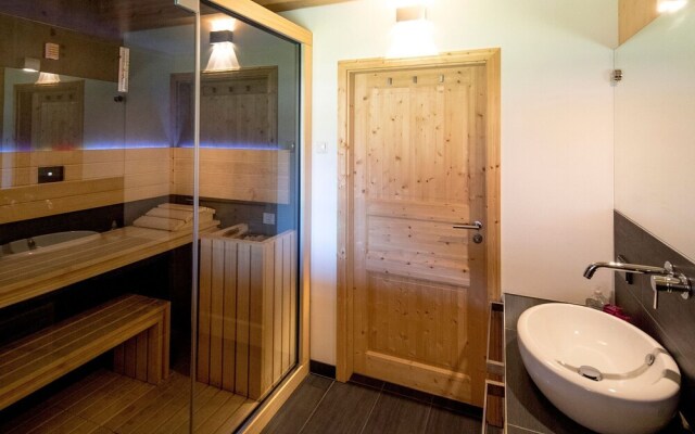 Luxurious Chalet in Murau with Outside Hot Tub