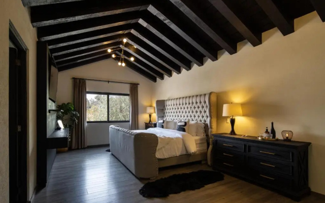 Private & Heated Pool, Mountain View Escondida 5BR