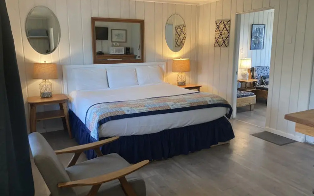 Tillicum Beach Motel (Deane's Oceanfront Lodge)
