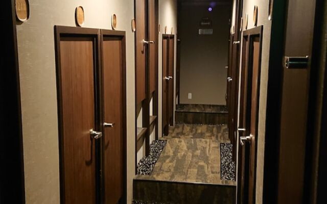 Hotel Cabin Style – Caters to Men