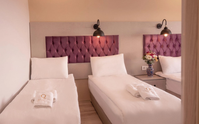 The Lola Hotel