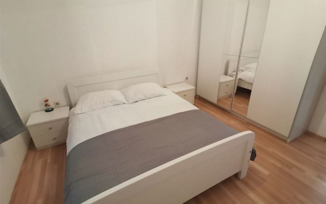 House Ule 2