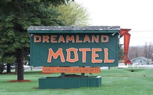 Dreamland Motel