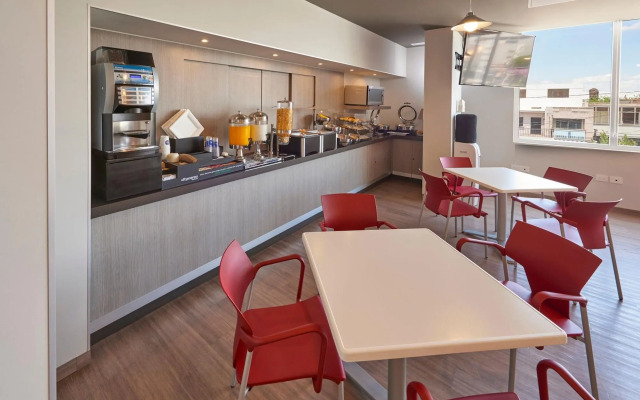 City Express Junior by Marriott Ciudad de México Sullivan