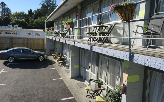 Roselands Motel