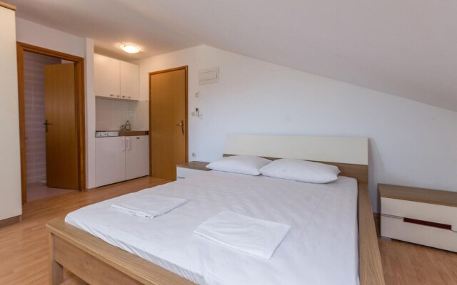 Awesome Apartment in Pakostane With Wifi