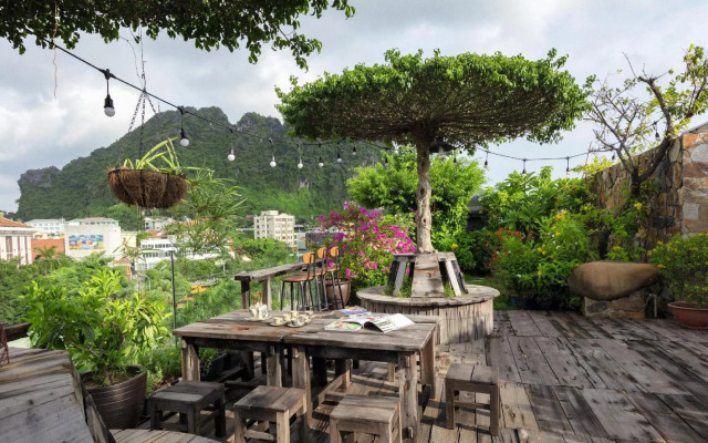 Draha Halong Hotel - Serenity, Charm and Nature - Preferred by Western Travelers