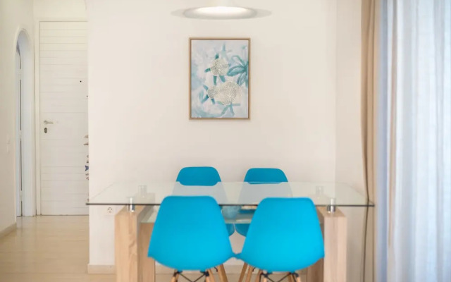 Adelos Maisonette Near Vouliagmeni Beach