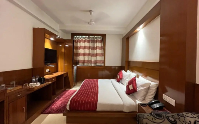 Hotel Apra Deluxe – Guest Rooms – Delhi
