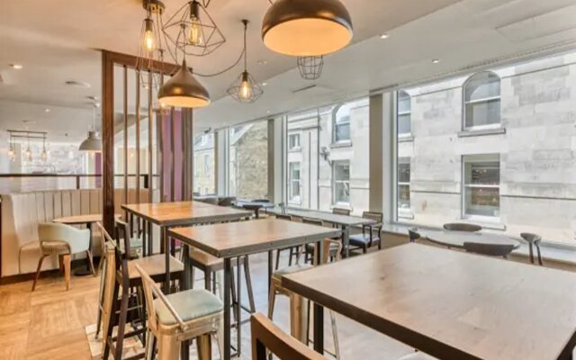 Premier Inn Edinburgh Cc - Waverley