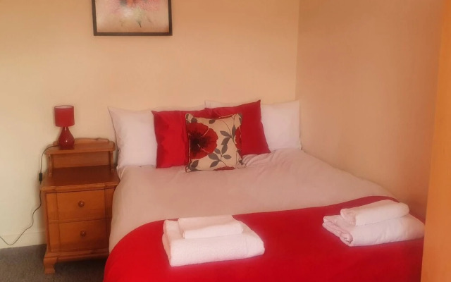 Pretty 4 Double Bedroom Home With 3 Bathrooms