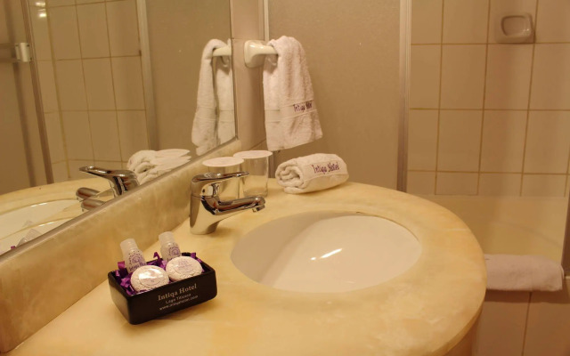 Intiqa Hotel