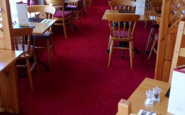 Ferns Farm Hotel & Palms Leisure Club