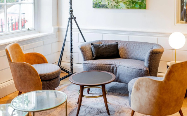 Berkeley Square Hotel