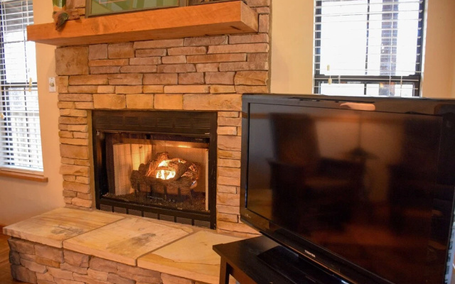 LAKE SONG - 2 Br Cabin