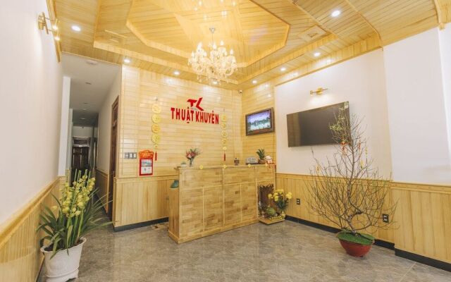 Thuat Khuyen Hotel