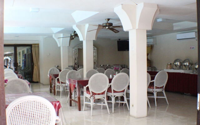 Hotel GRAND ROSELA Yogyakarta