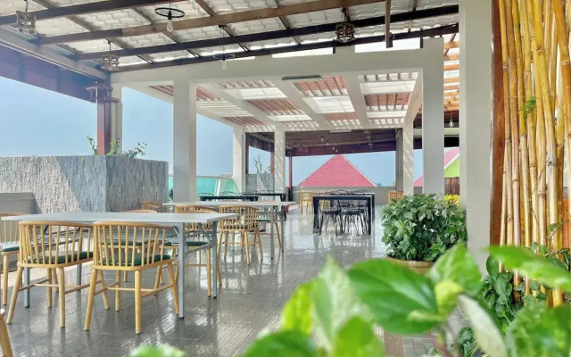 Kep Sea View Hotel & Sky Bar
