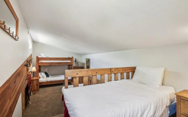 Pine Ridge 11e 2 Bedroom Condo