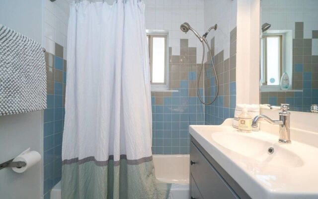 Sunnyside Retro Retreat Private Yard G Line