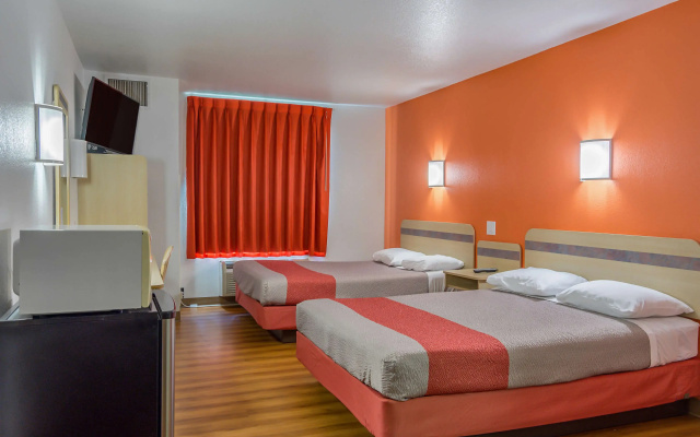 Motel 6 Redmond, OR