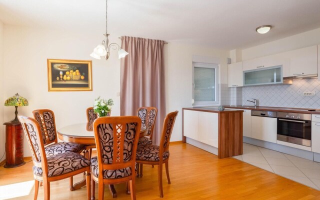Beautiful Home in Makarska With Wifi and 7 Bedrooms