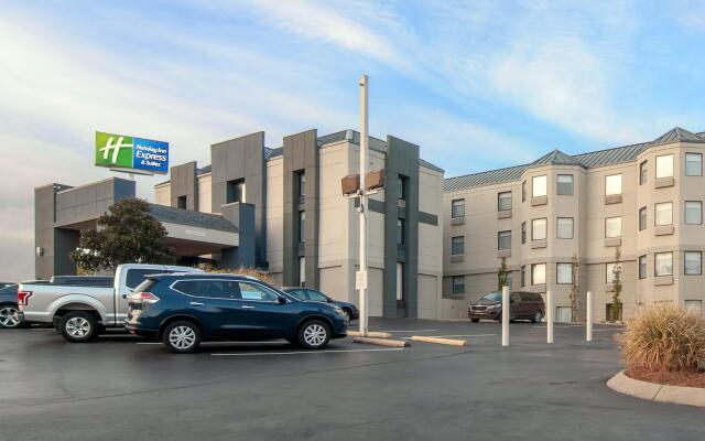 Holiday Inn Express Hotel & Suites Spence Lane, an IHG Hotel