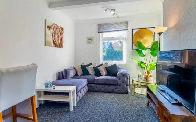 Rayleigh Retreat-spacious Family 3 Bed Apartment