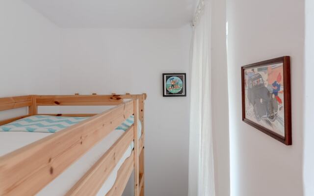 Sunny Apartment with Patio, By TimeCooler