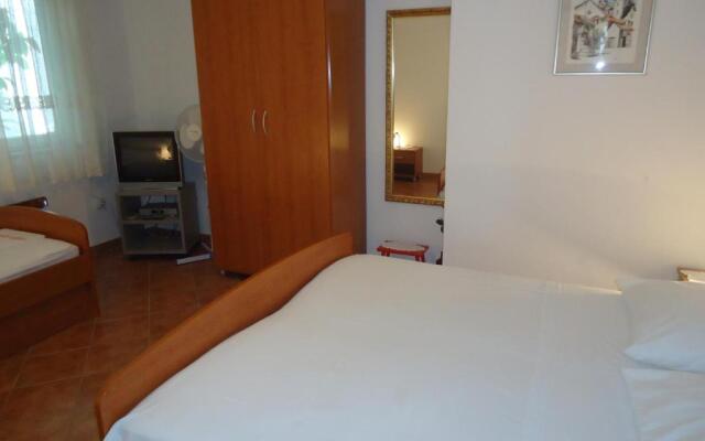 Omiš apartment on the beach