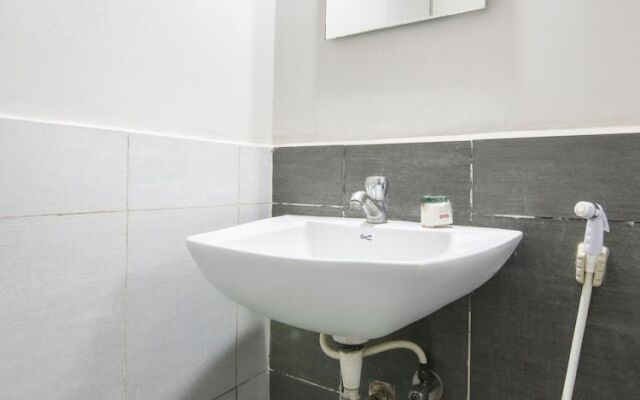 OYO 13523 Hotel Luxor The Budget Inn