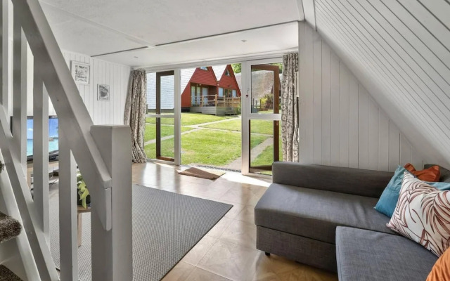 The Lookout, Sunny Beach Retreat, Sleeps 5 Guests