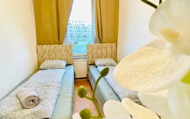 Rooms in Cozy 4BR Shared Apt Central