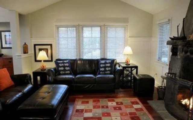 Buttermilk Falls Inn