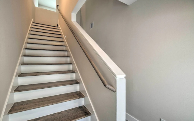 Bright & Spacious Houston Townhome: Near Dtwn