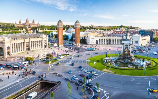 RamblasRentals Design Renovated Apartment AC Balcony10m Ramblas - Parking - Wifi