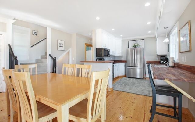 Hot Sand 4 Bedroom Home by RedAwning