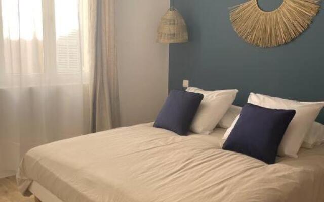 Cassis centre, superbe appartement neuf, 50m port.
