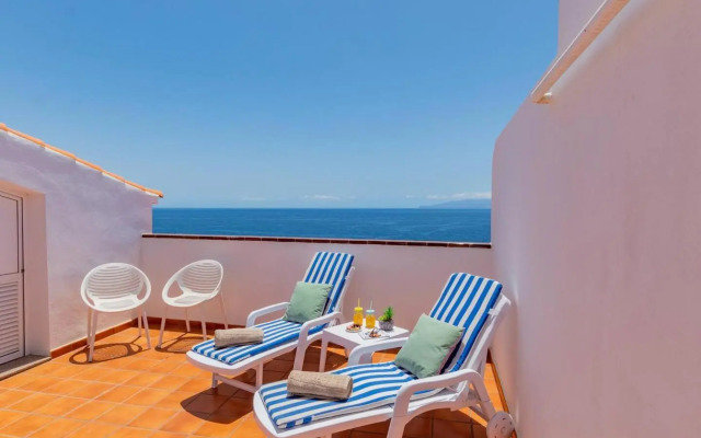 Oceanview Penthouse With Jacuzzi by DreamHomesTenerife