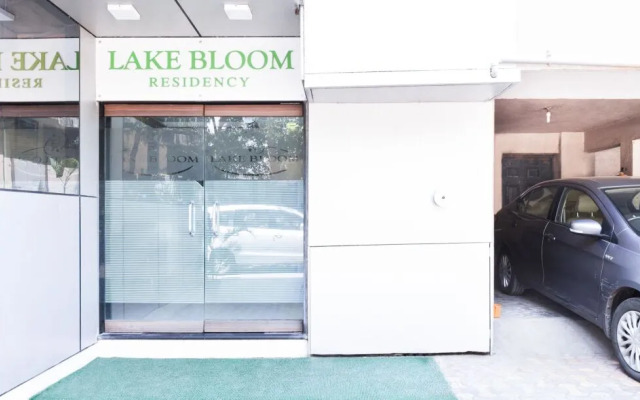 Lake Bloom Residency