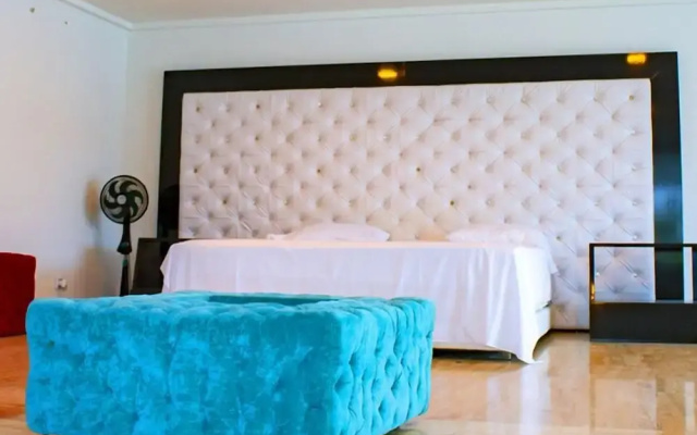 Hotel Blue Palace